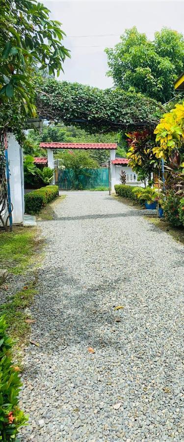Hospedaje Quepos Bagian luar foto