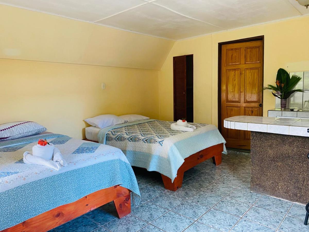 Hospedaje Quepos Bagian luar foto