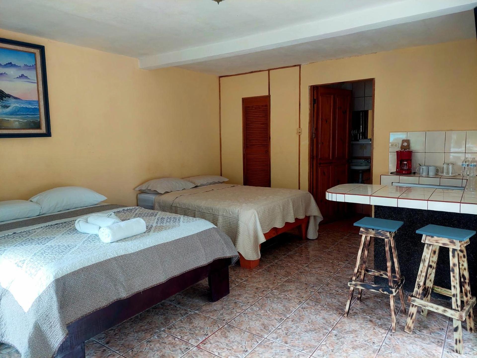 Hospedaje Quepos Bagian luar foto