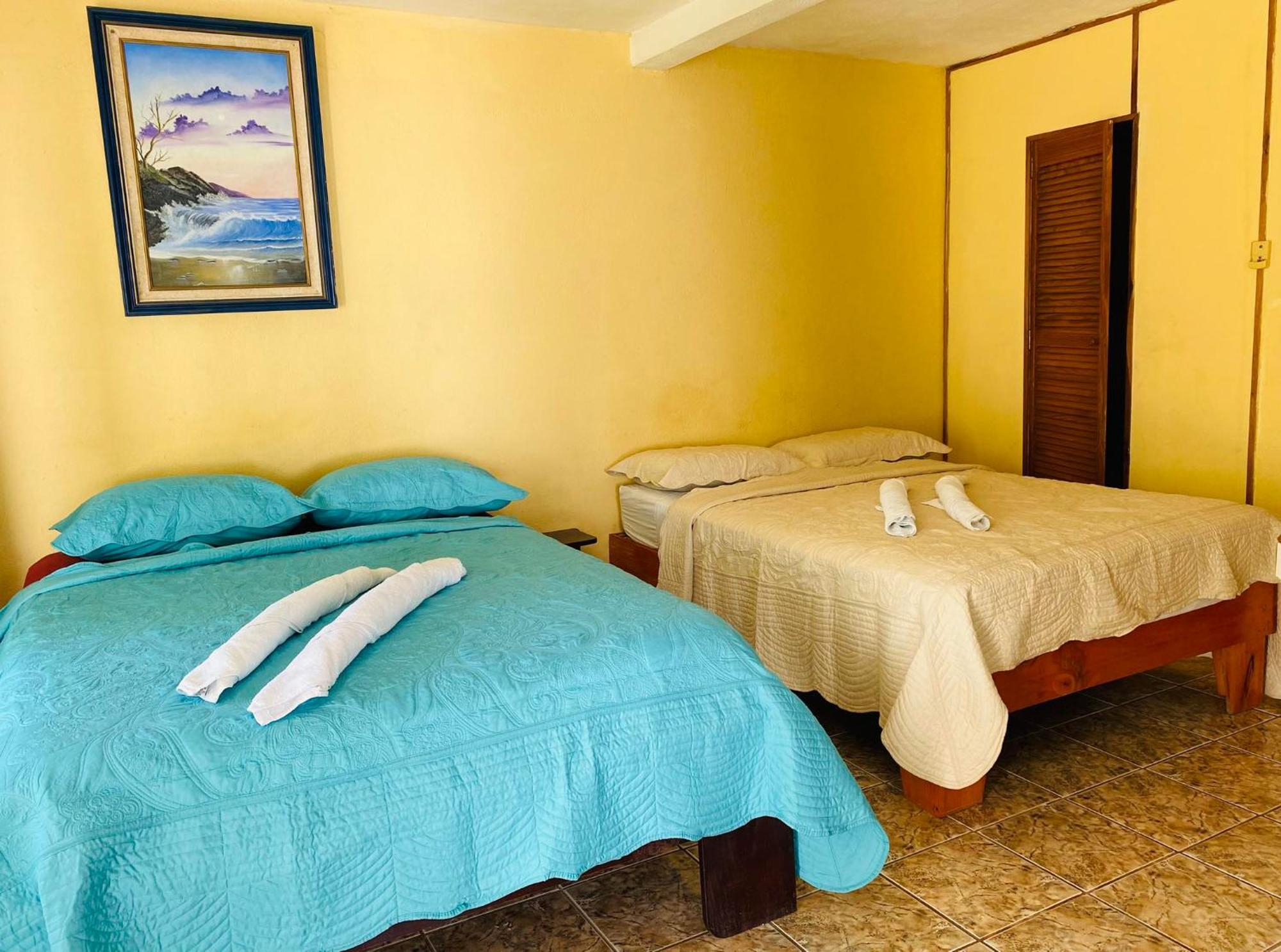 Hospedaje Quepos Bagian luar foto