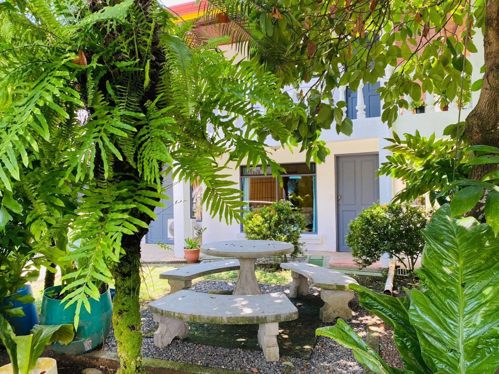 Hospedaje Quepos Bagian luar foto