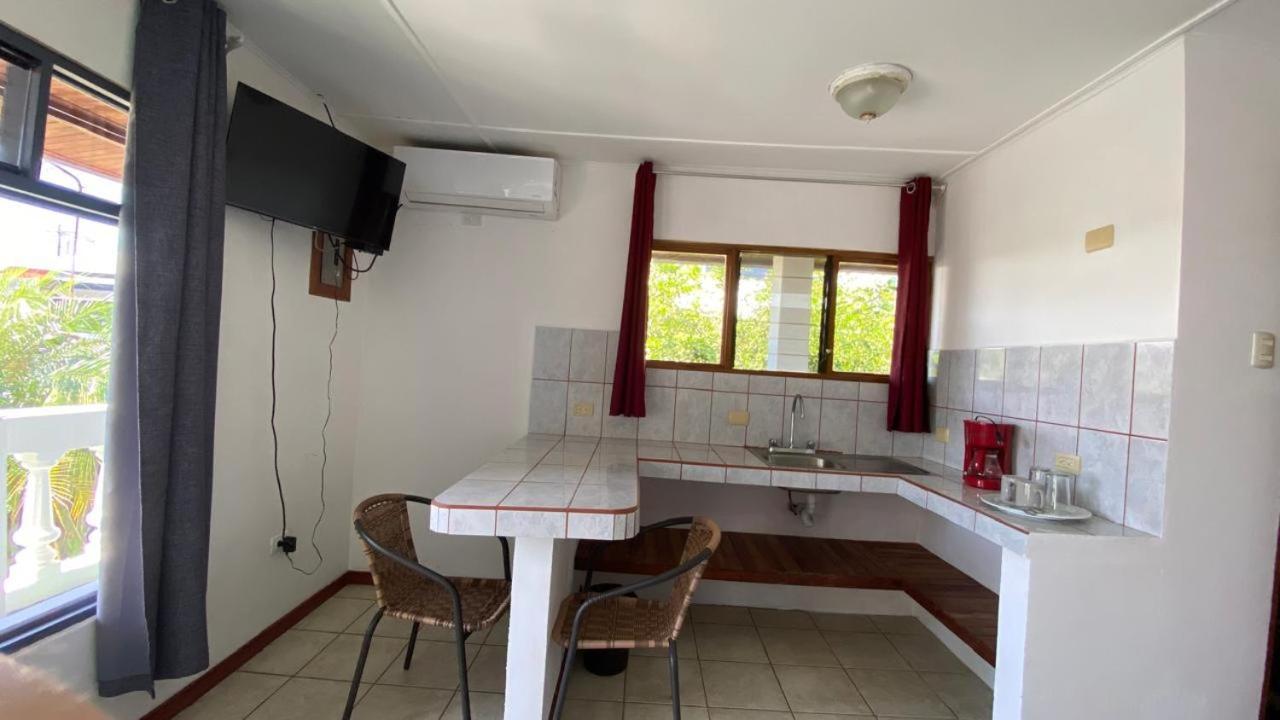 Hospedaje Quepos Bagian luar foto