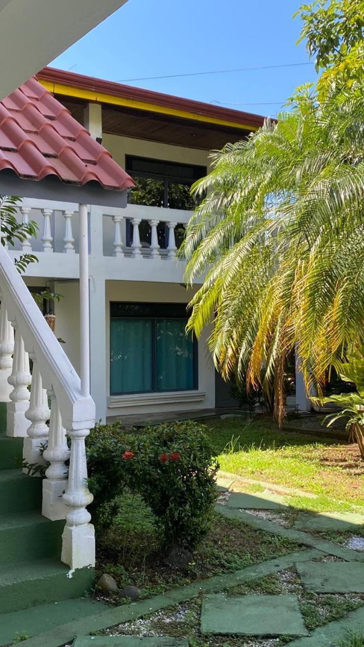 Hospedaje Quepos Bagian luar foto