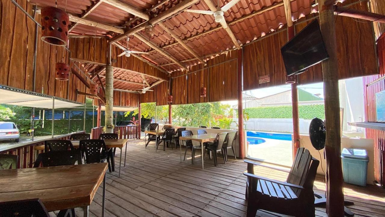 Hospedaje Quepos Bagian luar foto